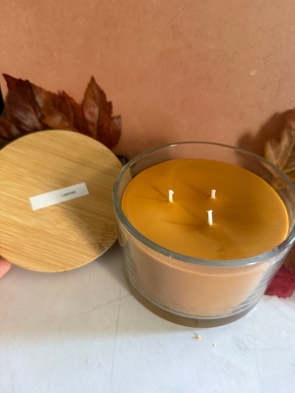 Leaves scented 24 ounce candle